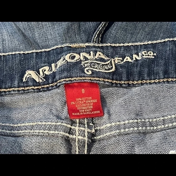 ARIZONA distressed denim shorts with rolled cuffs. 
Size:9 - Picture 3 of 10